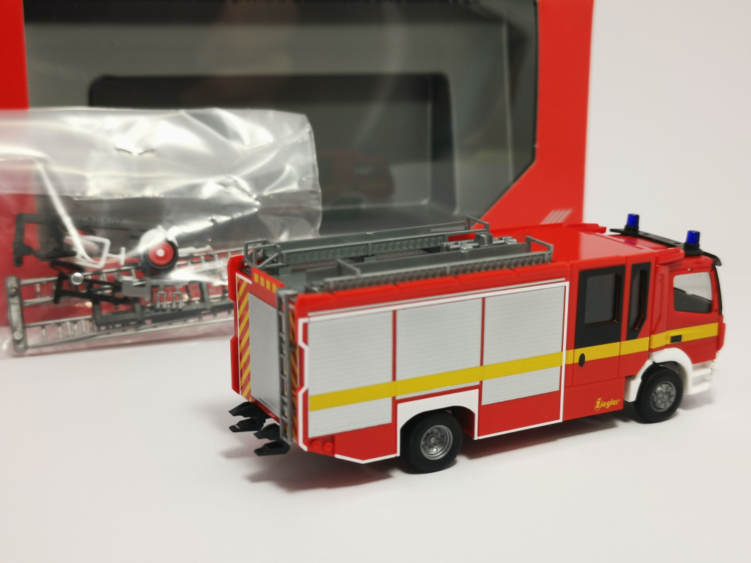 095327 Mercedes-Benz Atego 13 Ziegler Z-Cab "Feuerwehr" Herpa