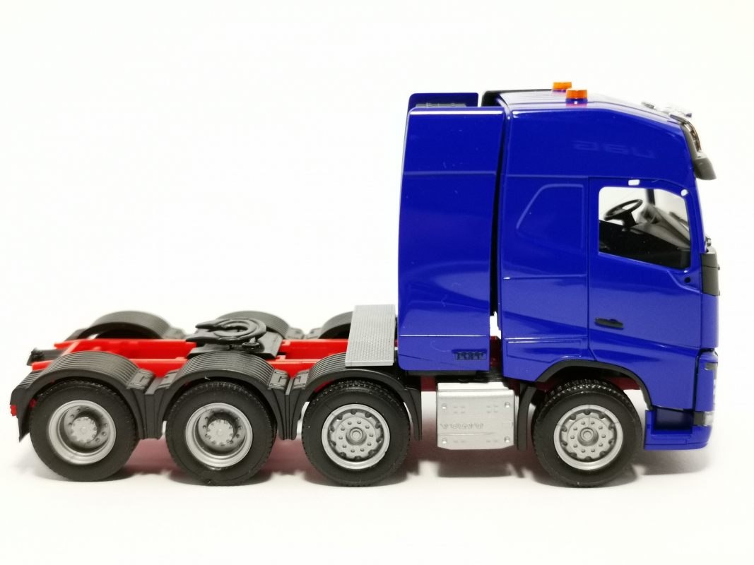 304788 Volvo FH Gl. XL Schwerlastzugmaschine, blau 005 Herpa