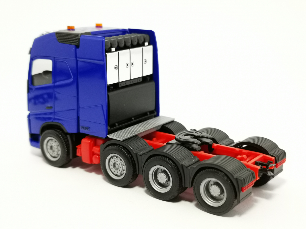 304788 Volvo FH Gl. XL Schwerlastzugmaschine, blau 005 Herpa