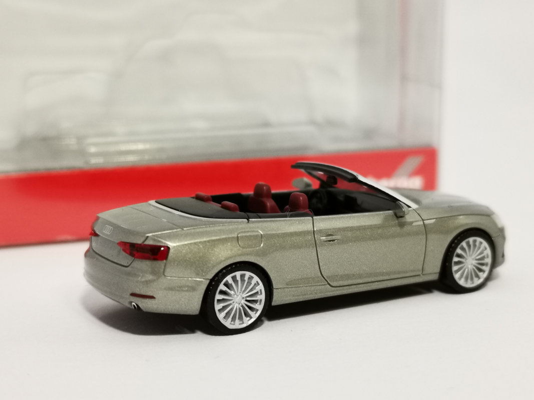 038768-002 Audi A5 Cabrio, Cuvéesilber metallic	 Herpa