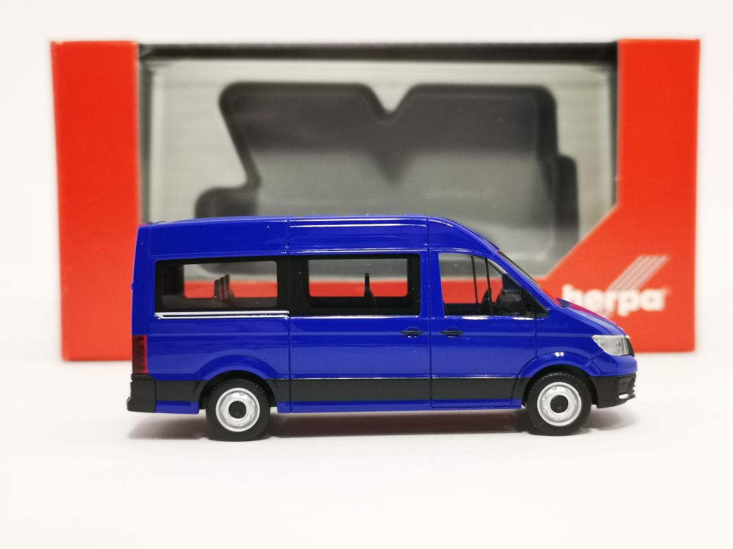 093743 MAN TGE Bus 9 Sitzer, ultramarinblau Herpa