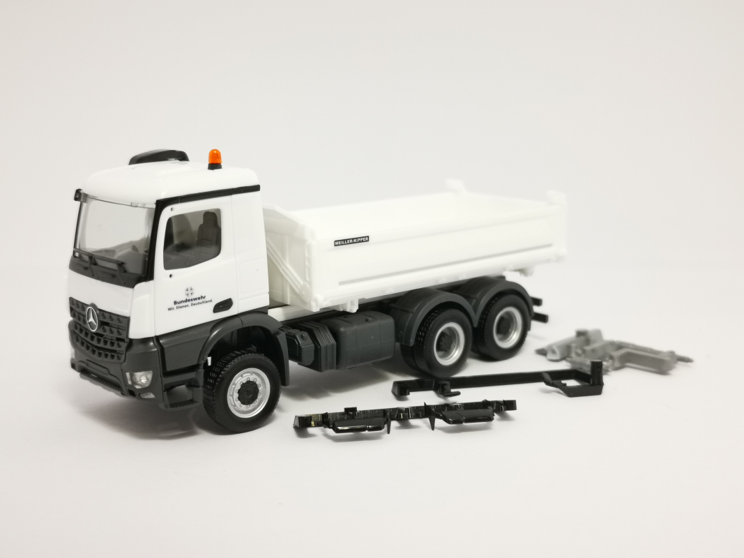 746755 Mercedes-Benz Arocs S Kipper-LKW "BW Fuhrpark Service" Herpa