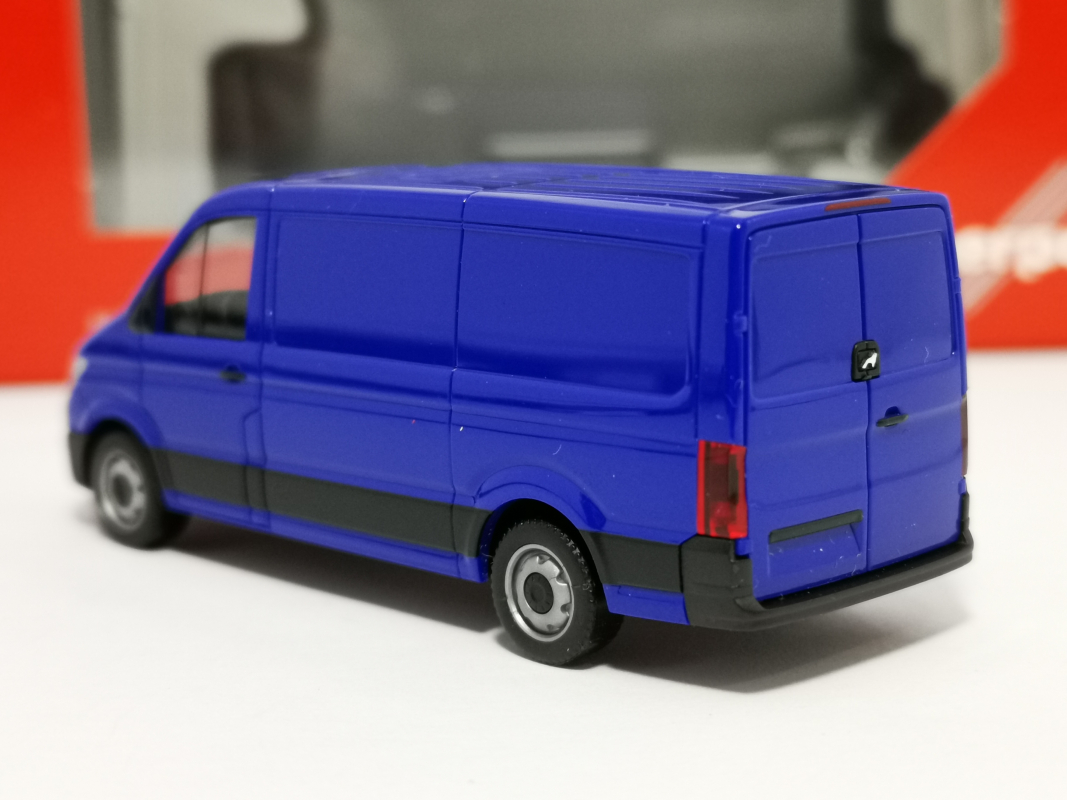 095853 MAN TGE Kasten Flachdach, ultramarinblau Herpa