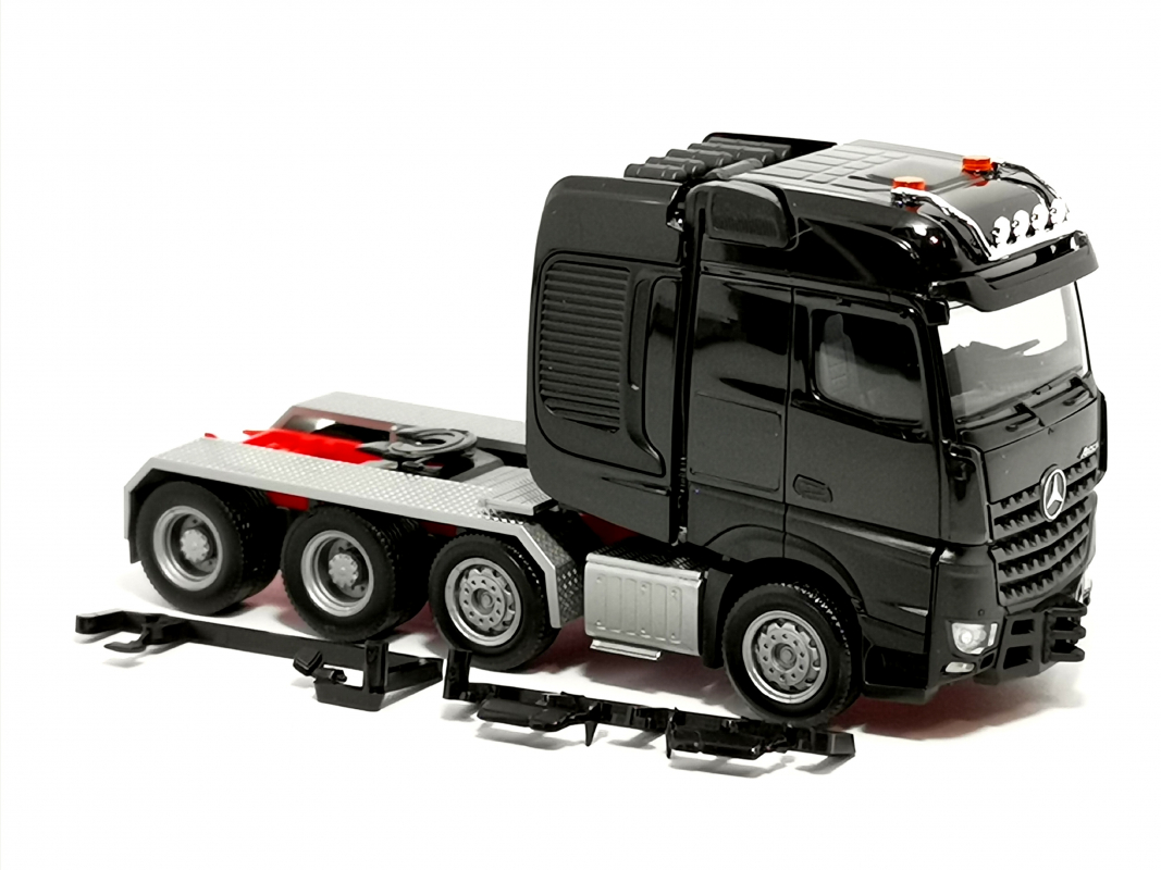 307734 Mercedes-Benz Arocs Bigspace Schwerlastzugmaschine, schwarz 004 Herpa