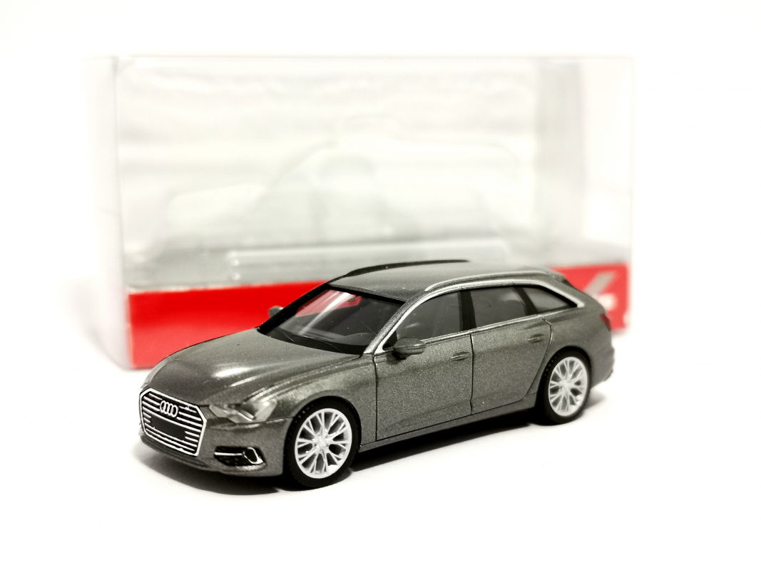 430647-003 Audi A6 Avant, taifungrau metallic Herpa