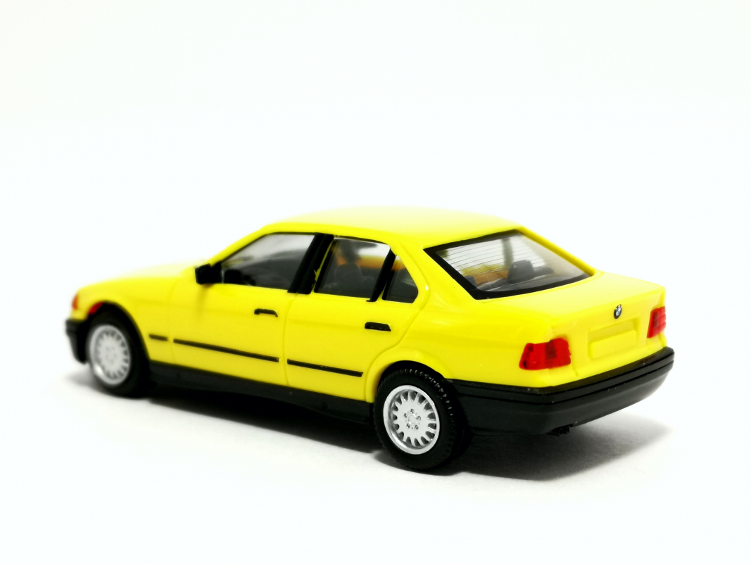 BMW 3er Limousine E36 (1990), gelb Herpa
