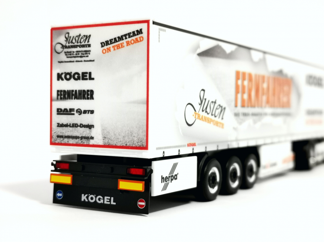 945202 DAF XF SSC Gardinenplanensattelzug "Justen Transporte" Herpa
