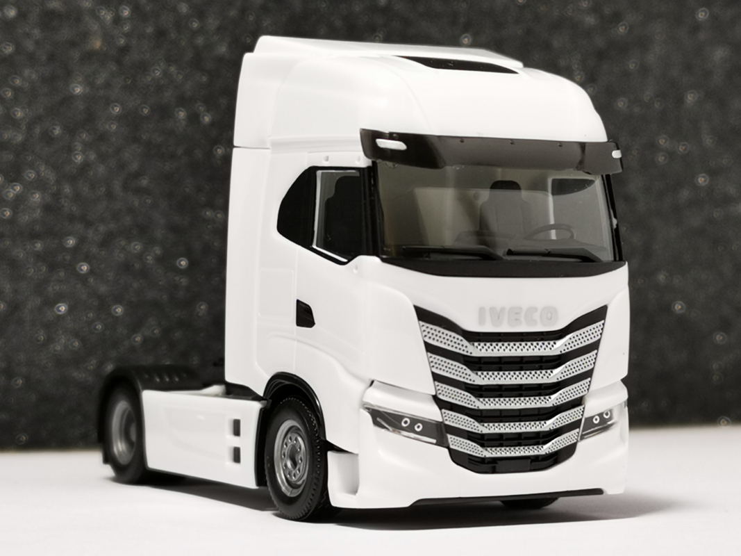313445 Iveco S-Way Zugmaschine, weiß Herpa