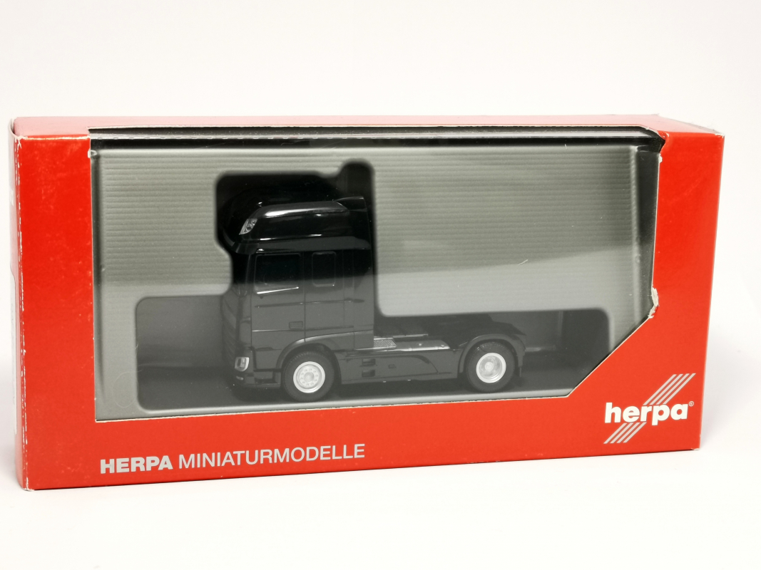 309103 DAF XF Euro 6 SSC Zugmaschine Facelift, schwarz Herpa