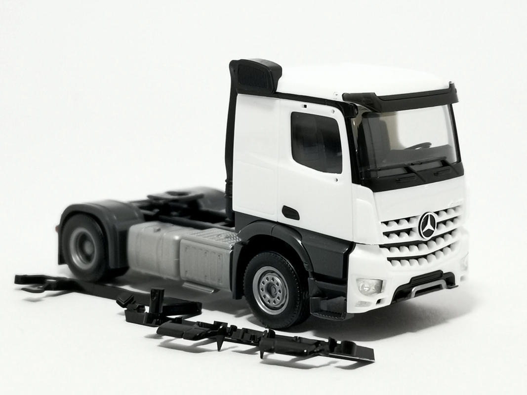 313940 Mercedes-Benz Arocs Classic Zugmaschine, weiß Herpa