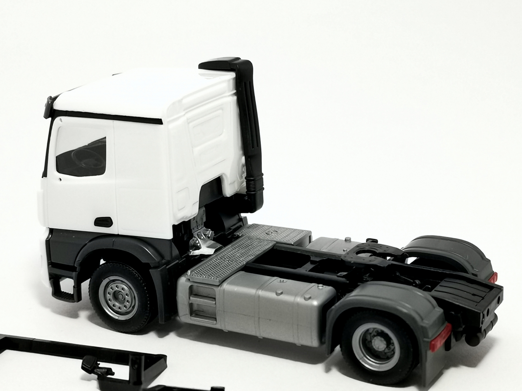 313940 Mercedes-Benz Arocs Classic Zugmaschine, weiß Herpa