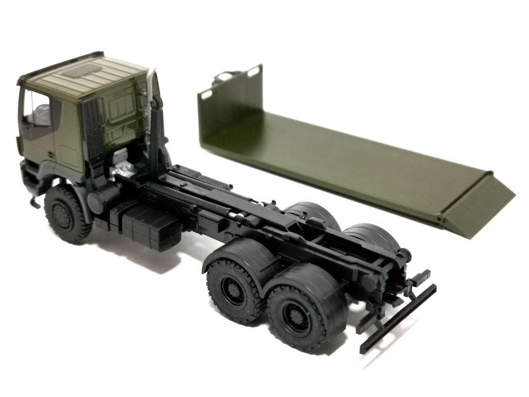 746526 Iveco Trakker 6x6 Abrollflat-LKW "Bundeswehr" Herpa