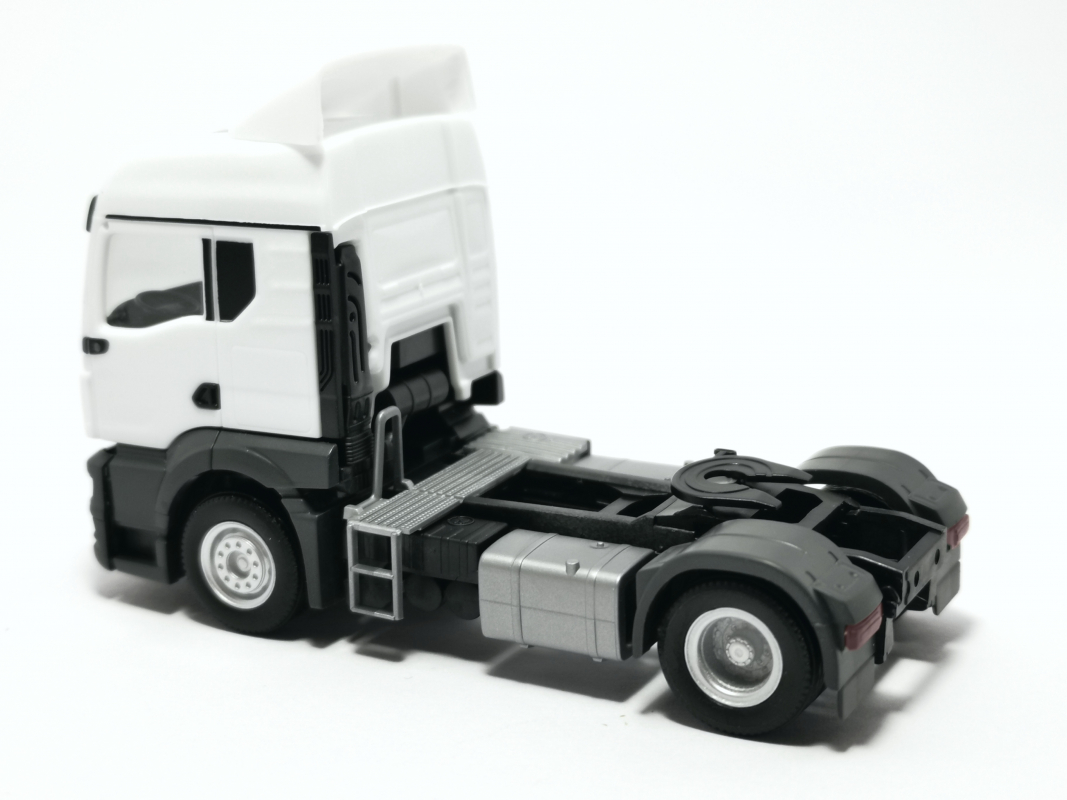 314596 MAN TGS TM Zugmaschine ohne Windleitblechen, weiß Herpa