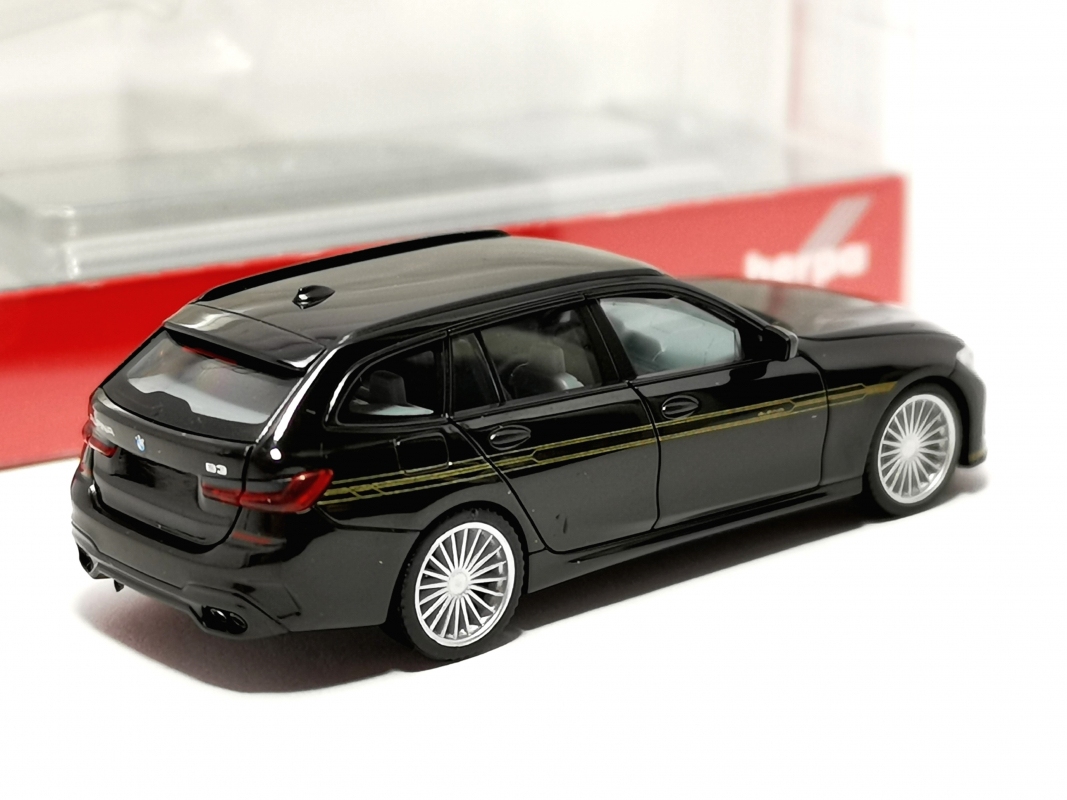 420983 BMW Alpina B3 Touring, brillantschwarz Herpa