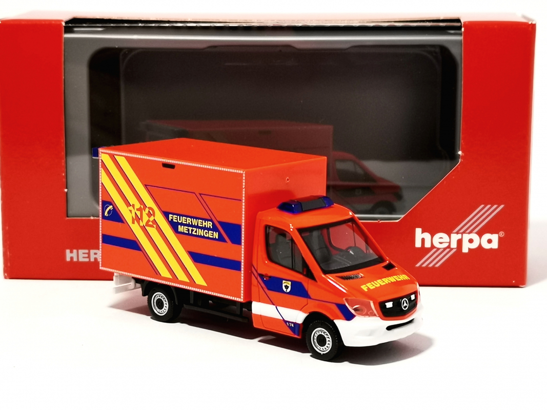 096690 Mercedes-Benz Sprinter `13 Koffer-LKW „Feuerwehr Metzingen“ Herpa