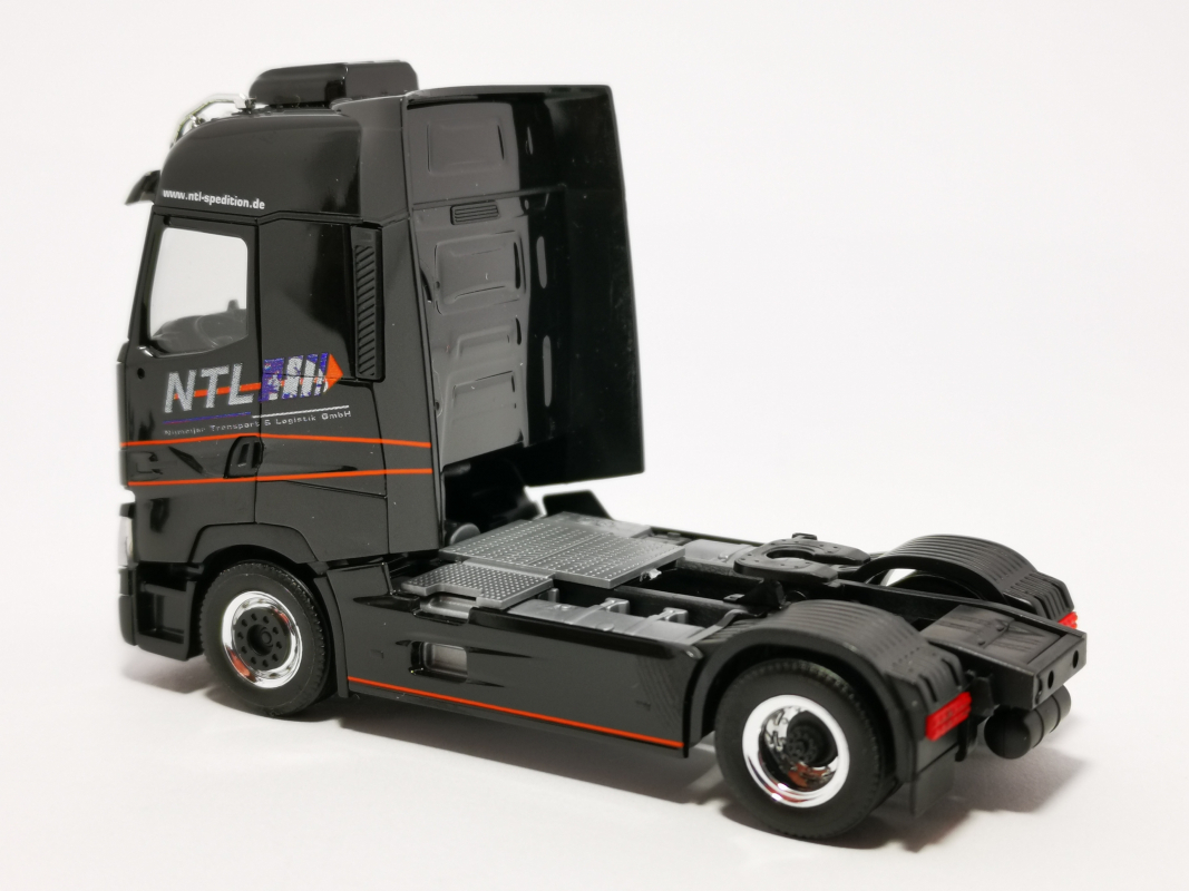 Renault T Zugmaschine "Nijmeijer NTL GmbH" Herpa