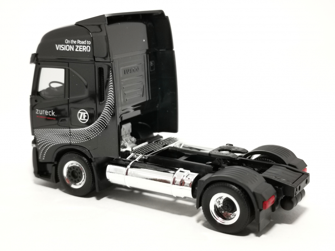 Iveco S-Way LNG Zugmaschine "Zureck" Herpa