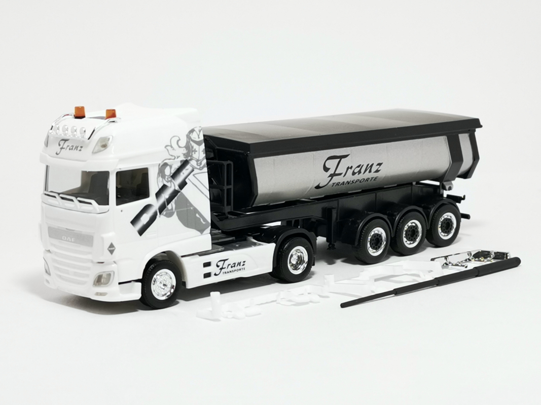 949811 DAF XF SSC Euro 6 Thermomulden Sz "Franz Transporte / Trucker Babe Mona" Herpa