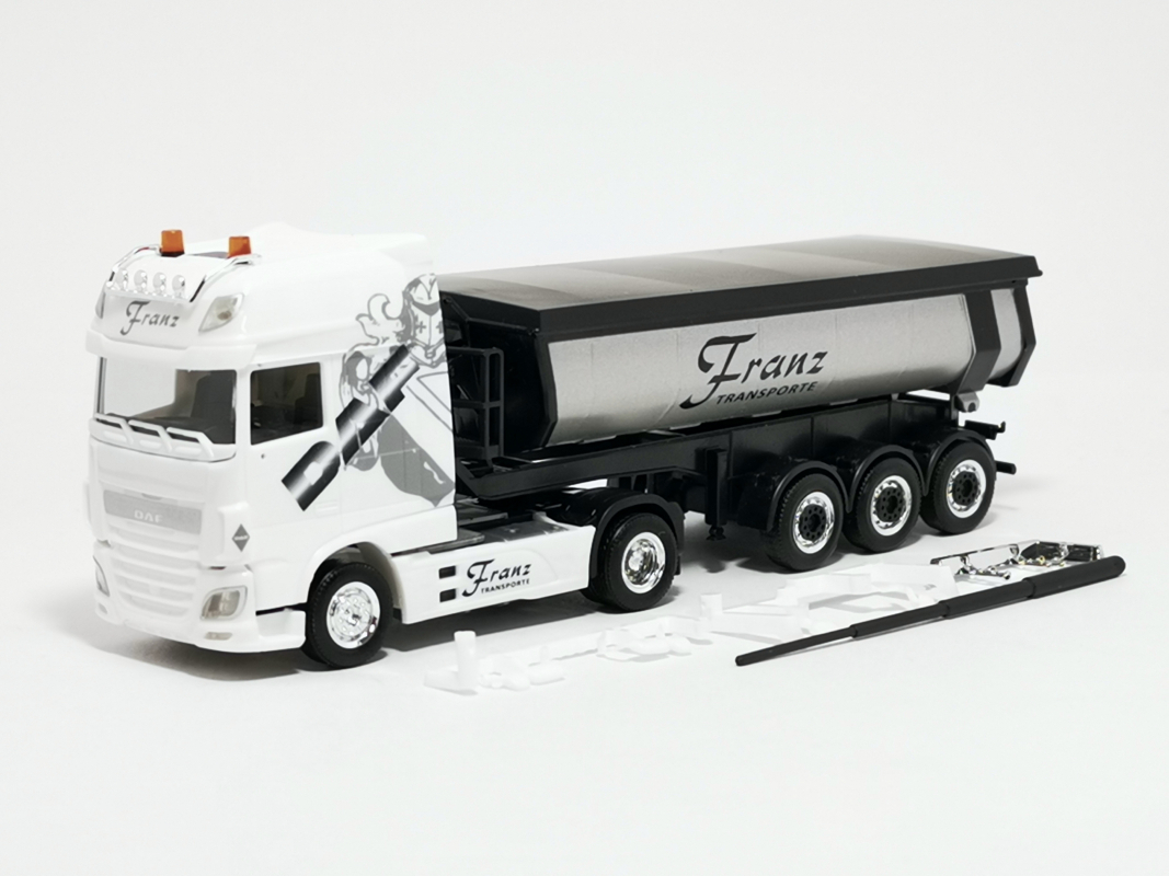 949811 DAF XF SSC Euro 6 Thermomulden Sz "Franz Transporte / Trucker Babe Mona" Herpa