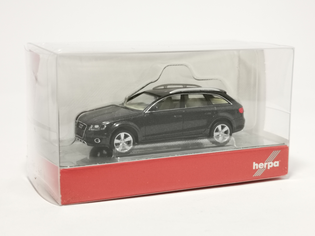 034241-002 Audi A4 ® Avant Allroad, lavagrau perleffekt Herpa