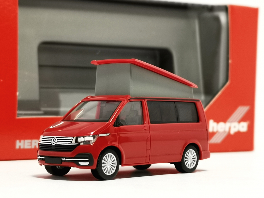 096805 VW T 6.1 California, kirschrot Herpa