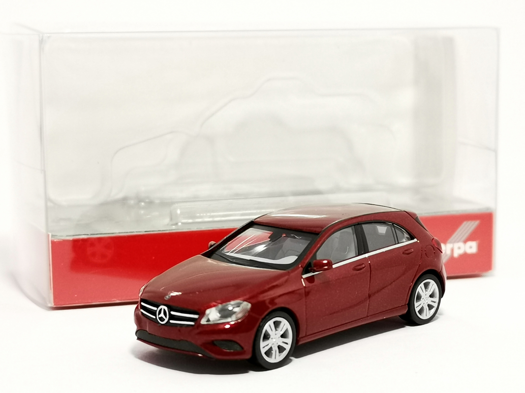 038263-005Mercedes-Benz A-Klasse, patagonienrot metallic Herpa