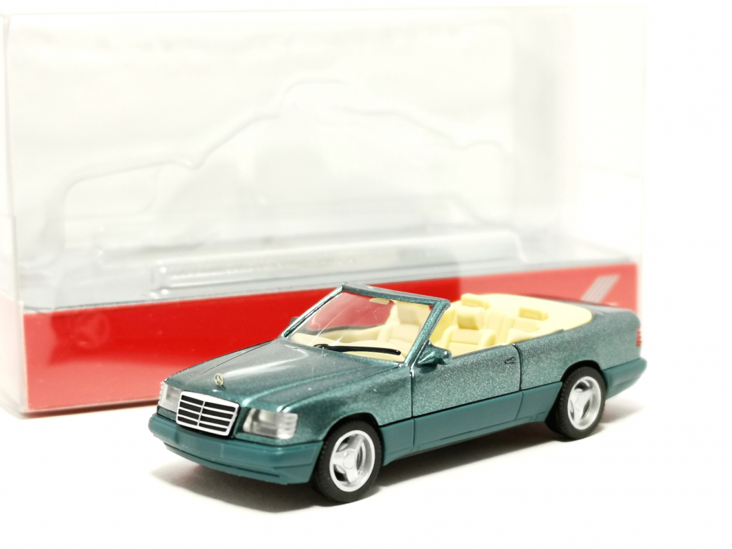 430999 Mb 320 CE Cabrio mit Brabus Monoblock IV Felgen, beryll metallic Herpa