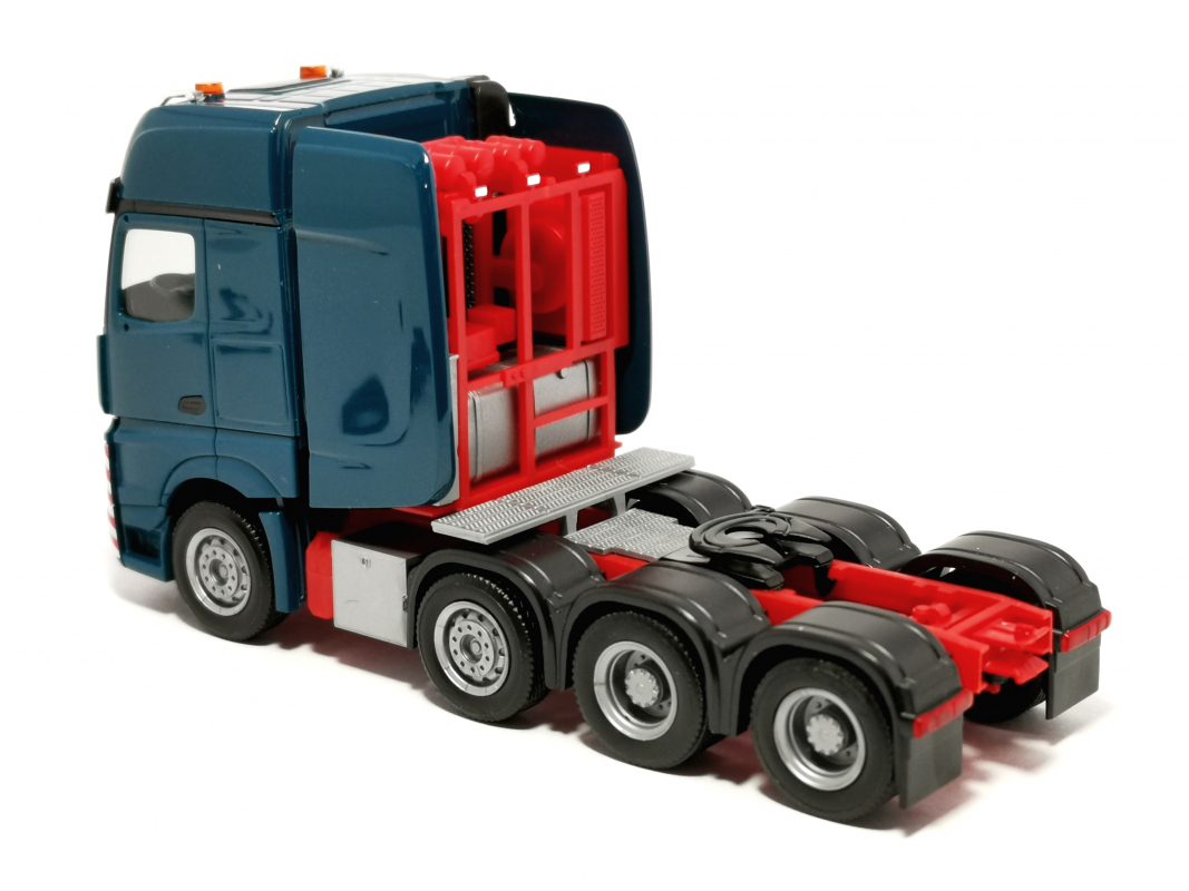 304368-005 Mercedes-Benz Actros SLT Zugmaschine, ozeanblau Herpa