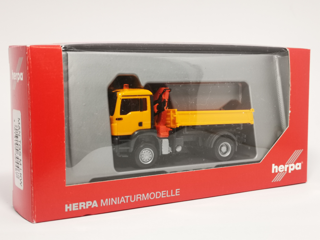 304467 MAN TGS M Baukipper mit Ladekran Herpa