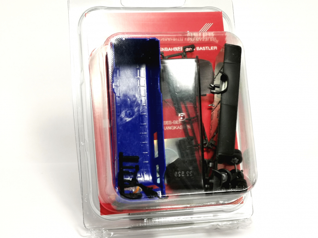 013260-002 Minikit Mercedes-Benz Vario lang, ultramarinblau** Herpa