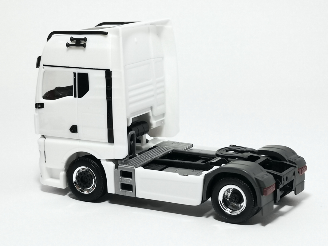 313711-002 MAN TGX GX Individual Zugmaschine, weiß Herpa