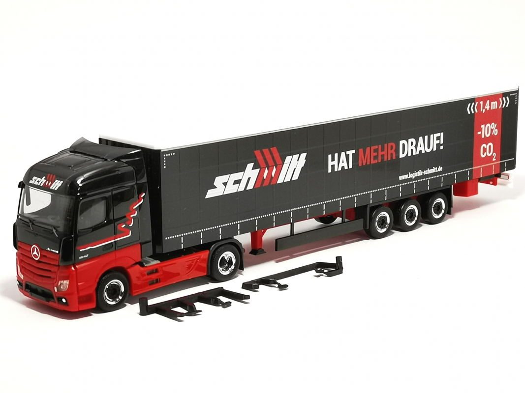 951500 MB Actros 18 Gardinenplanen Sz "Schmitt" Herpa