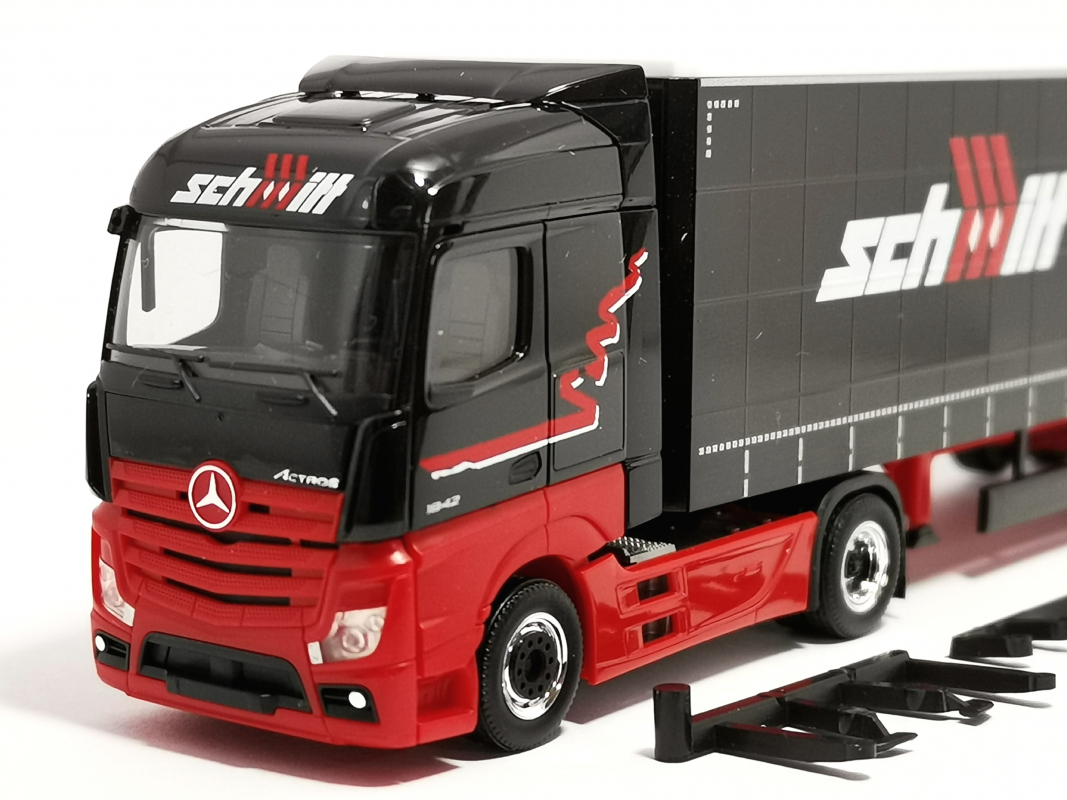 951500 MB Actros 18 Gardinenplanen Sz "Schmitt" Herpa