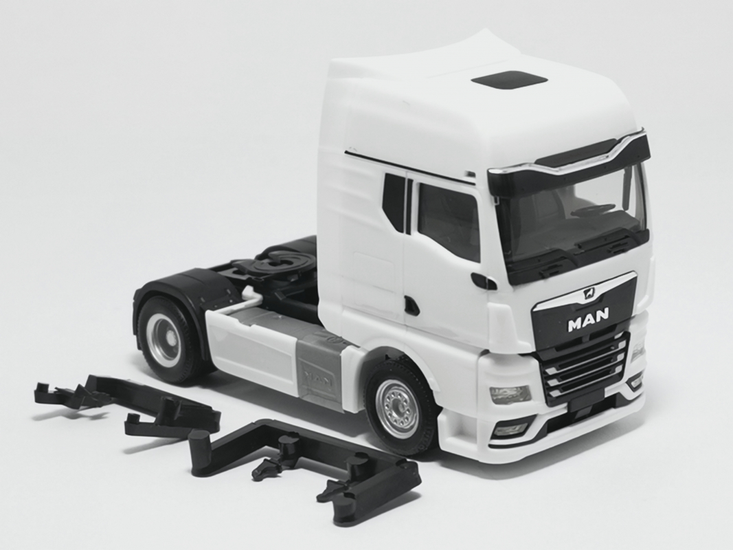 315876 MAN TGX GX Zugmaschine mit Spiegelkameras, weiß Herpa
