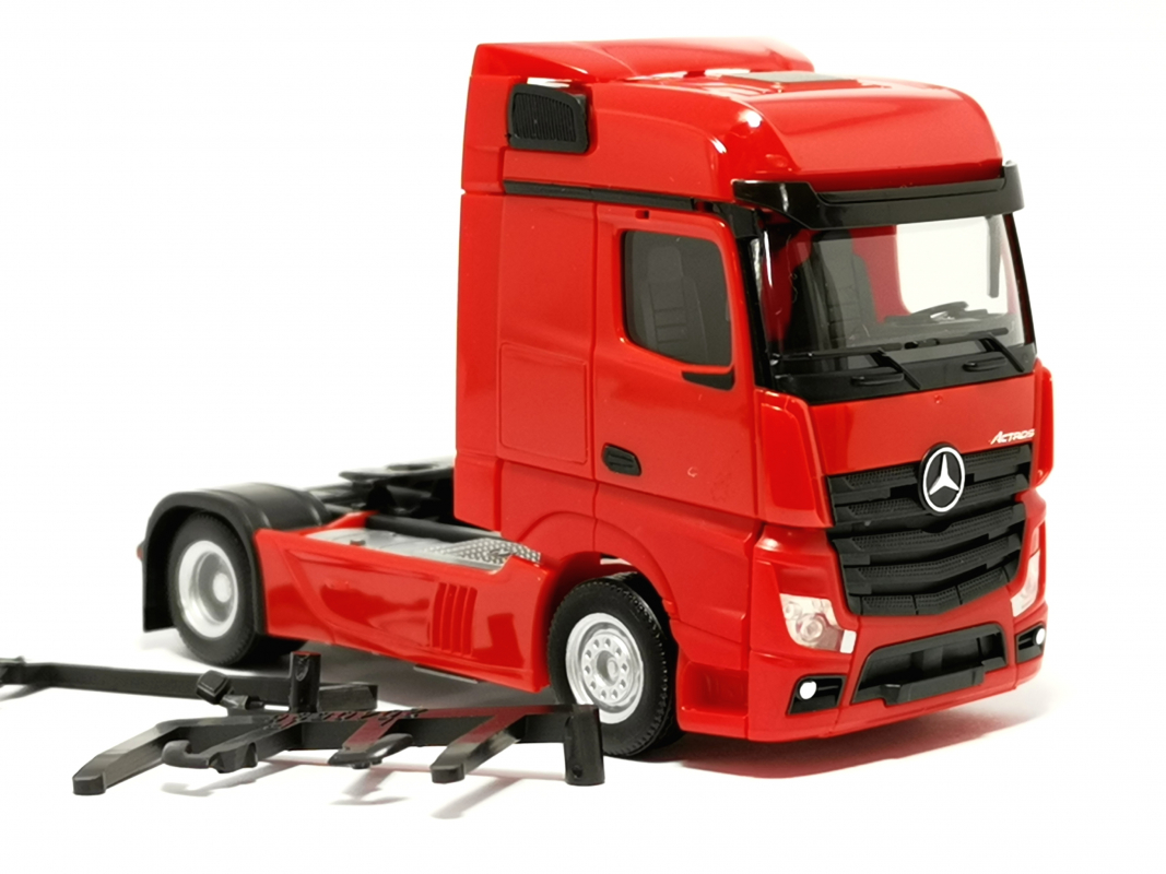 309189-003 Mercedes-Benz Actros `18 Bigspace Zugmaschine, rot / red Herpa
