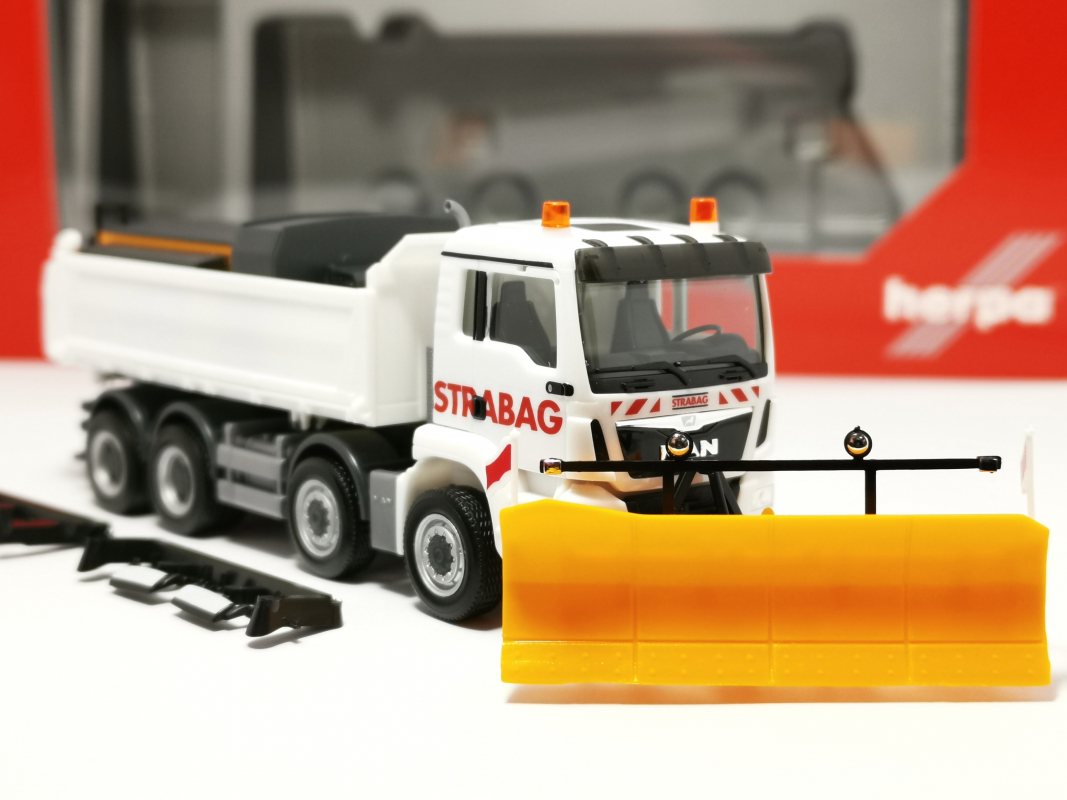 315838 MAN TGS 4-achs Meiller-Kipper „STRABAG Winterdienst“ Herpa