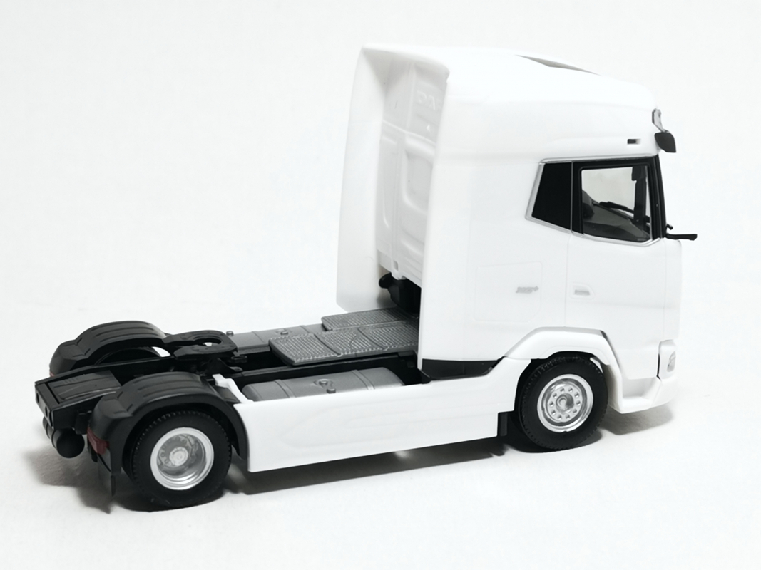 316033 DAF XG+ Zugmaschine, weiß Herpa - Restbestand