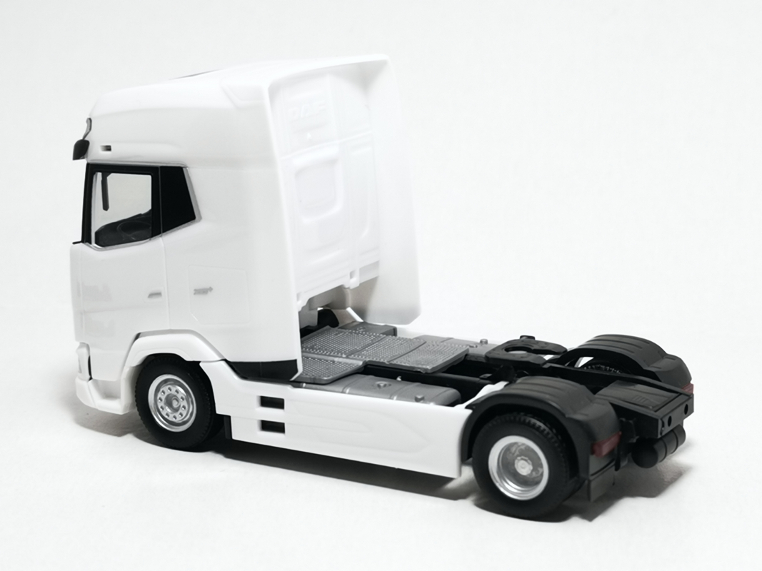 316033 DAF XG+ Zugmaschine, weiß Herpa - Restbestand