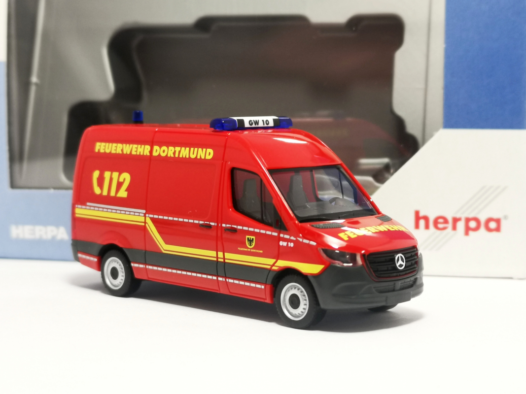 953061 MB Sprinter 18 "FW Dortmund" Herpa