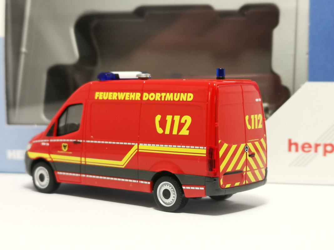 953061 MB Sprinter 18 "FW Dortmund" Herpa