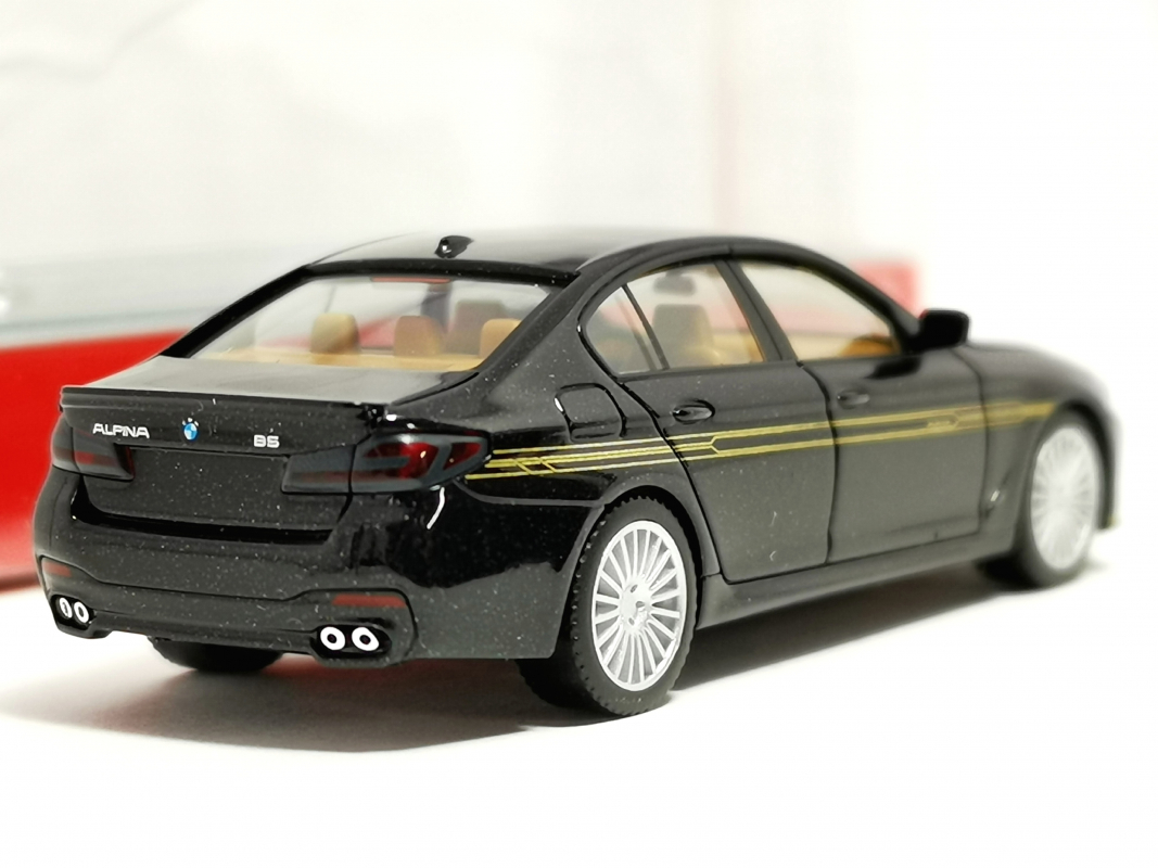 430951 BMW Alpina B5 Limousine, schwarzmetallic Herpa