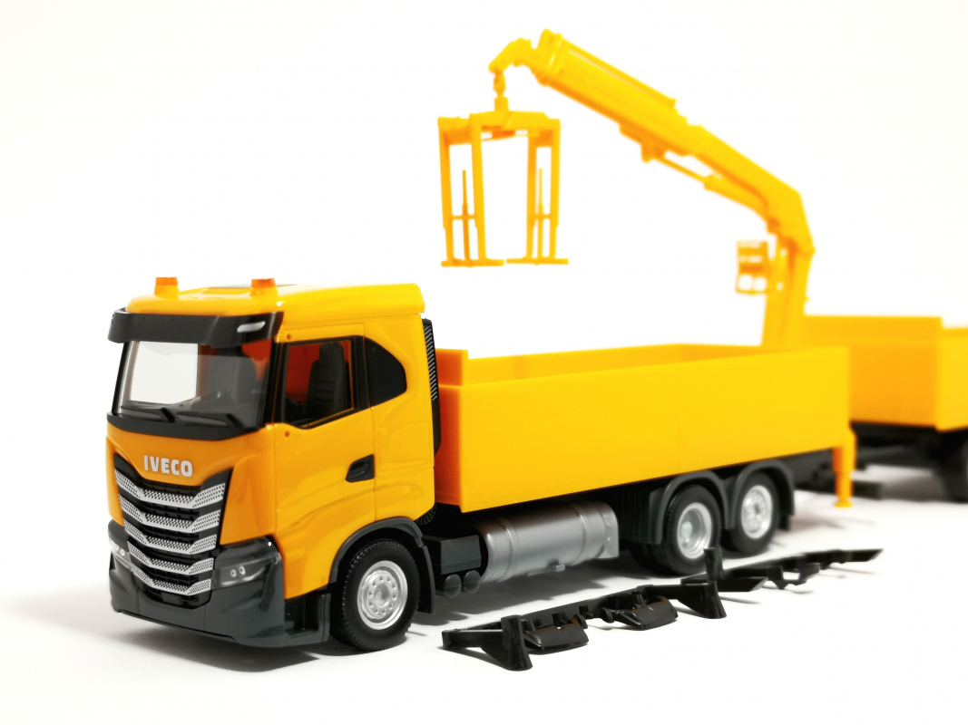 316217 Iveco S-Way ND Baustoff-Hängerzug, orange Herpa