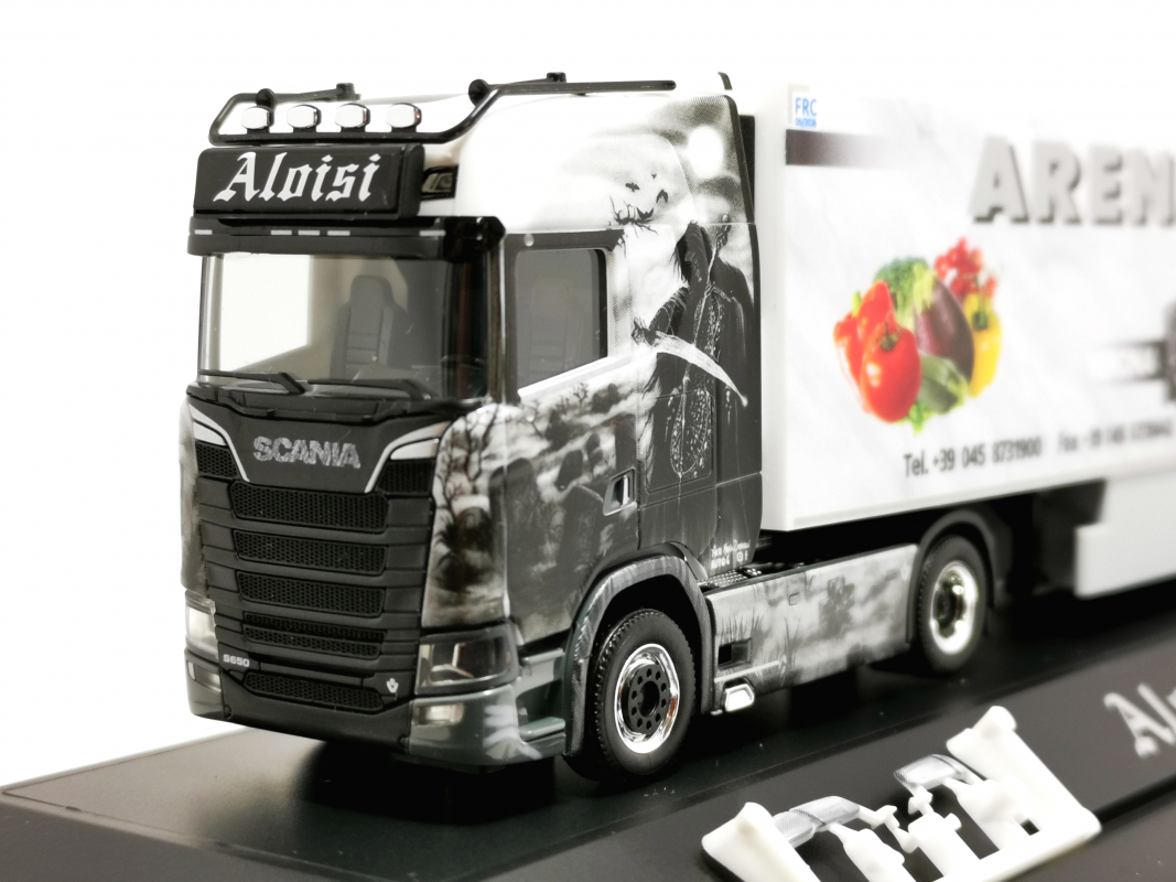 122269 Scania CS 20 HD Kühlkoffer-Sattelzug „Arena Fruit“ (Italien/Santa Maria di Zevio) Herpa