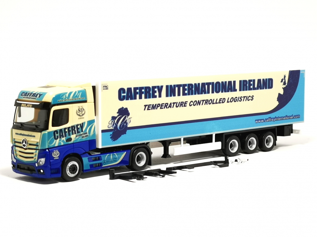 316590 Mb Actros 18 Bigspace Kühlkoffer-Sattelzug "80 Jahre Caffrey" Herpa
