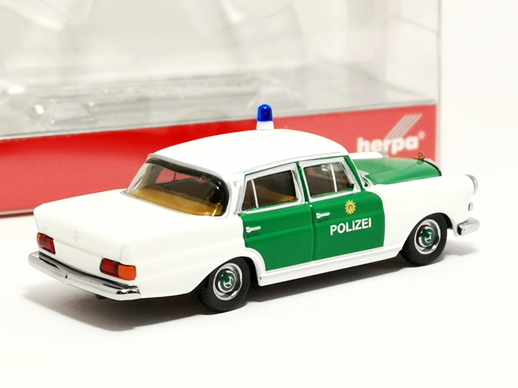 097208 Mercedes-Benz 200 Heckflosse "Polizei Hamburg" Herpa