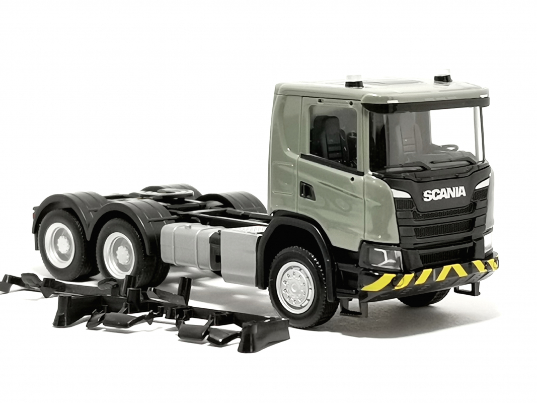 Scania CG 17 Zugmaschine 3a, grau Herpa