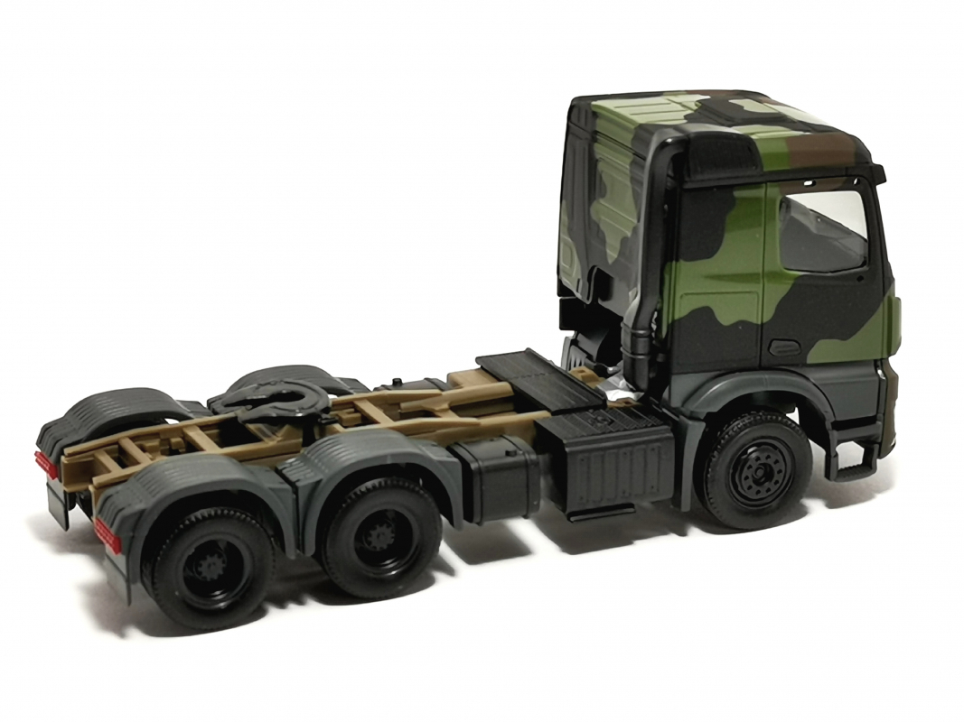 747028 Mb Arocs 6x4 Zugmaschine "Bundeswehr", bedruckt Herpa - SALE -