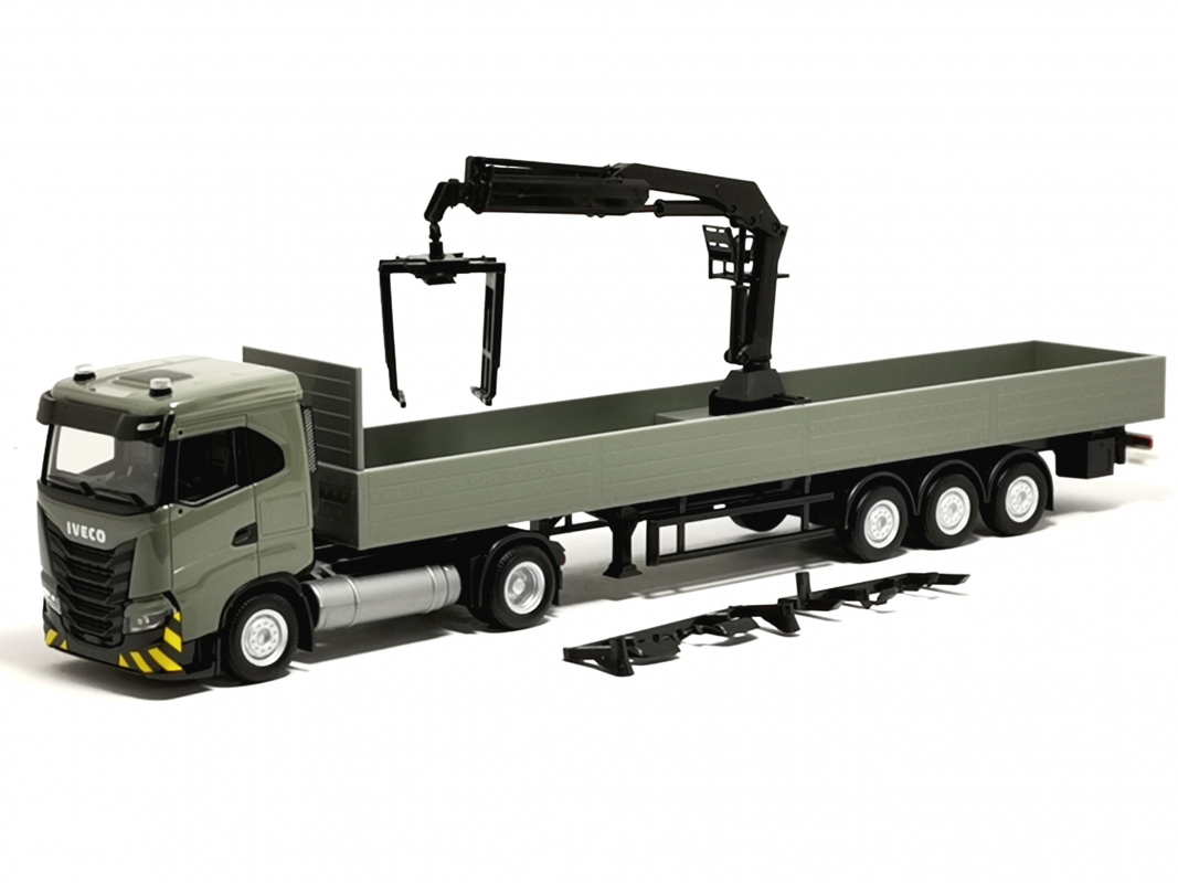 316415 Iveco S-Way ND Pritschen-Sattelzug mit Ladekran, grau/gelb Herpa