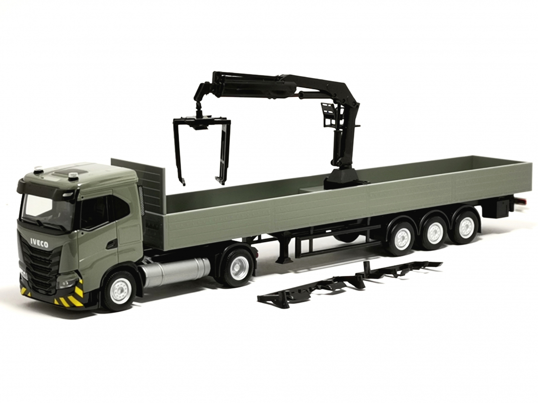 316415 Iveco S-Way ND Pritschen-Sattelzug mit Ladekran, grau/gelb Herpa FridaySALE