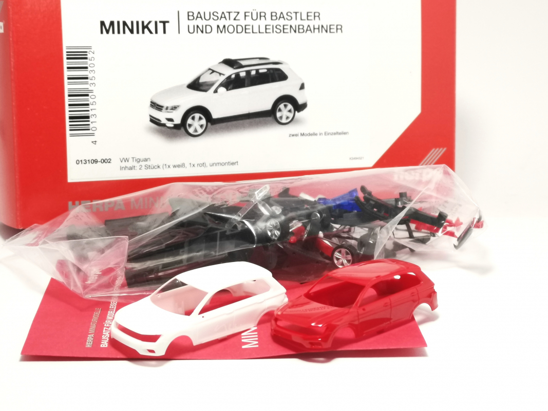 013109-002 VW Tiguan mit Warnbalken, rot/weiß (2er Set) Herpa